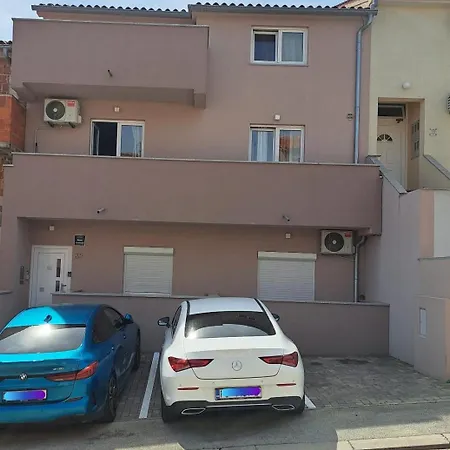 Sunny Aurora דירה פולה