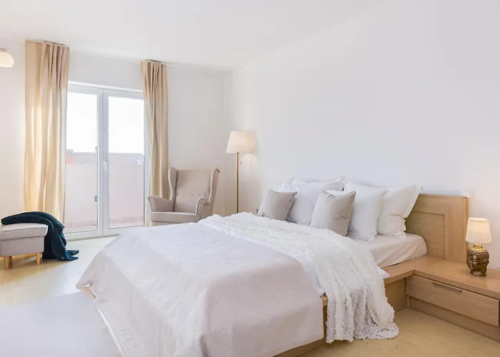 Sunny Aurora Apartment *